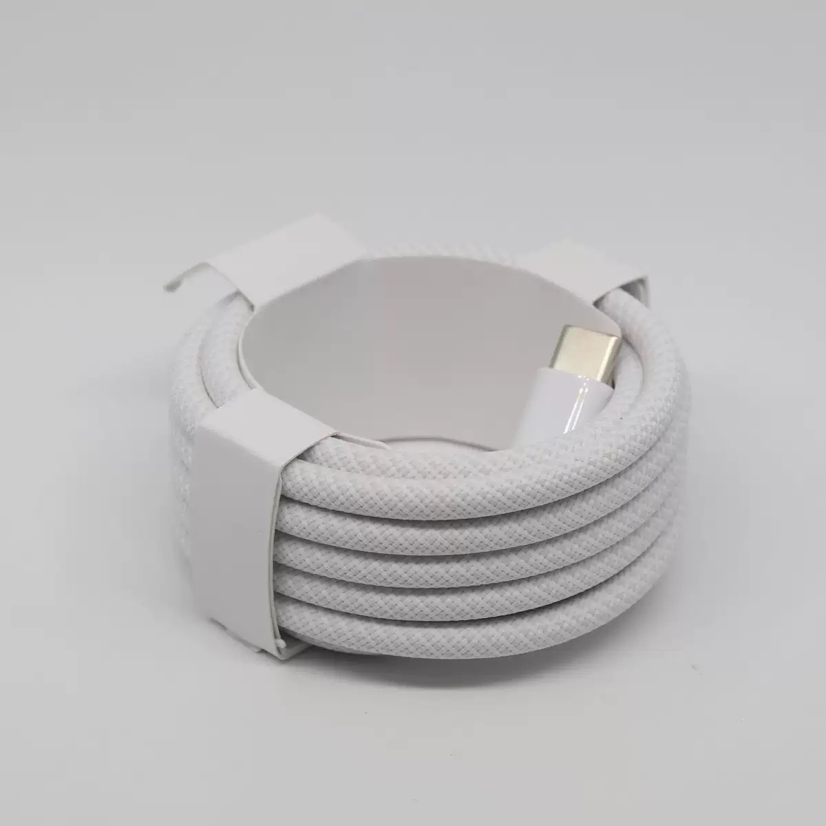 IMG_8732 USB-C to USB-C 240W Braided Charging Cable with E-Marker Chip (2m) - 图片 1